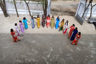 Tập thể nữ điệu đà trường Tiểu học Trà Thanh