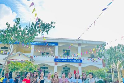 BUỔI TIỆC LIÊN HOAN – CHIA TAY CÔ HỒNG CHUYỂN VỀ ĐƠN VỊ CÔNG TÁC MỚI